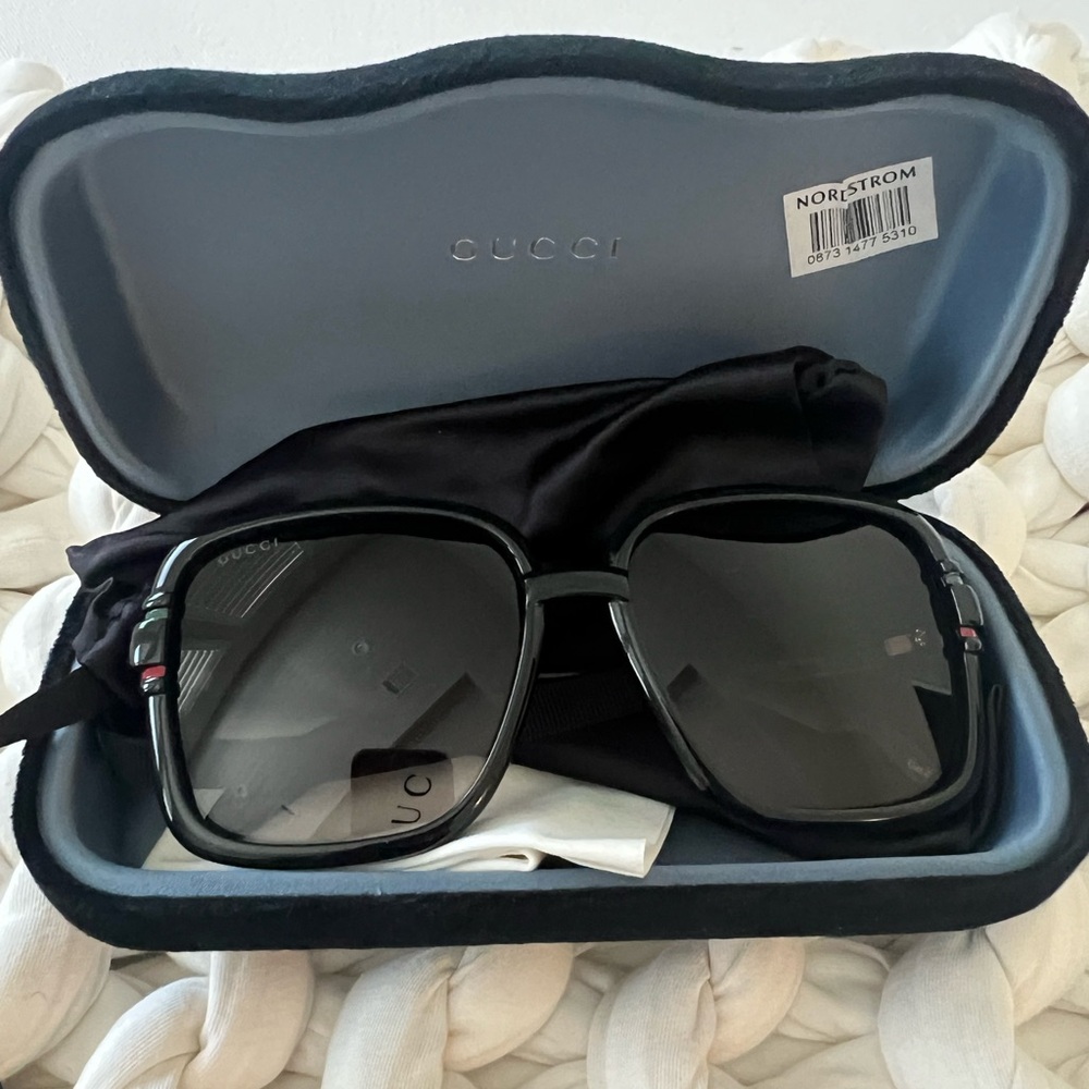 Gucci Black Oversized 59mm Sunglasses - Picture 3 of 9